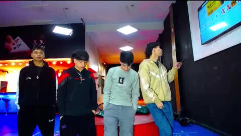 extrangers online show from 10/20/25, 12:27