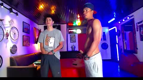 extrangers online show from 02/01/26, 01:20