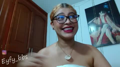 Snapshot of eyfy_bbs chatting on 06/11/26, 12:32 Nadia online show from 06/11/26, 12:32