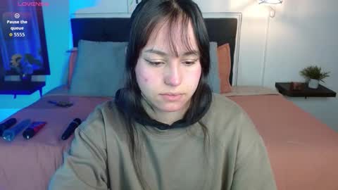 eymmy_24 online show from 09/19/25, 02:57