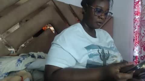 Snapshot of eyshaexotii chatting on 05/18/26, 02:01 eyshaexotii online show from 05/18/26, 02:01