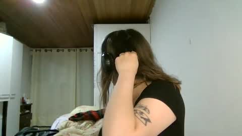 Snapshot of ezlngirl chatting on 12/06/24, 03:08 Aimee online show from 12/06/24, 03:08