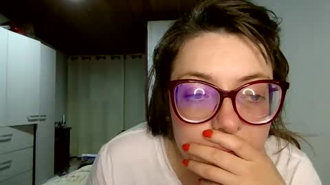 Snapshot of ezlngirl chatting on 12/21/24, 05:25 Aimee online show from 12/21/24, 05:25