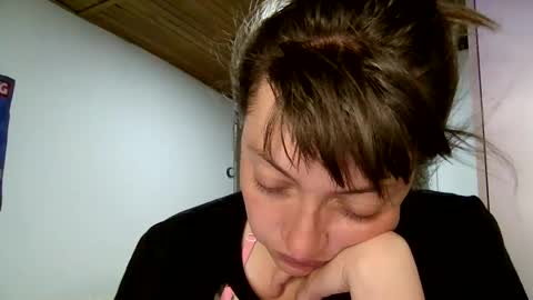 Snapshot of ezlngirl chatting on 01/19/25, 04:12 Aimee online show from 01/19/25, 04:12