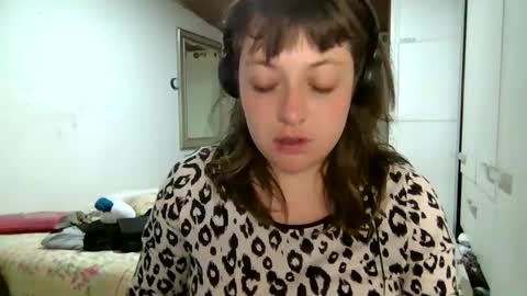 Snapshot of ezlngirl chatting on 02/12/25, 04:23 Aimee online show from 02/12/25, 04:23