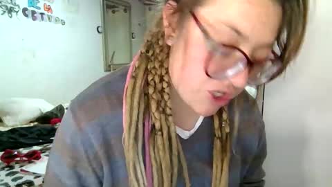 Snapshot of ezlngirl chatting on 11/03/25, 04:58 Aimee online show from 11/03/25, 04:58