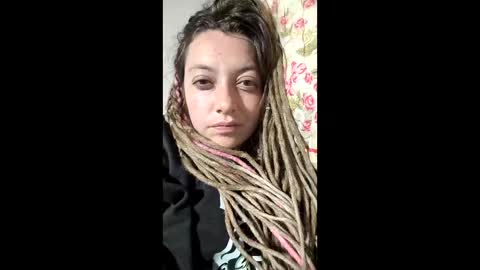 Snapshot of ezlngirl chatting on 12/16/25, 05:23 Aimee online show from 12/16/25, 05:23