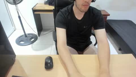 Snapshot of ezzeq chatting on 01/09/25, 05:22 Ezzeq online show from 01/09/25, 05:22