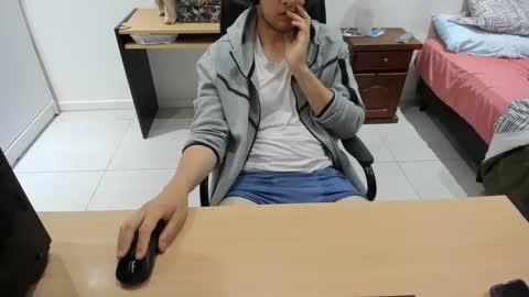 Snapshot of ezzeq chatting on 10/06/25, 01:08 Ezzeq online show from 10/06/25, 01:08