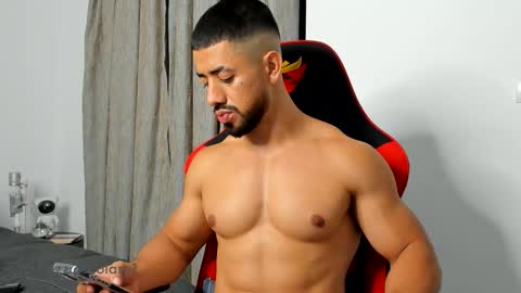 Ezzio Scolaro online show from 10/24/25, 01:03