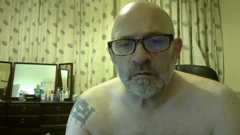 Snapshot of f1zzeek chatting on 06/12/26, 10:41 f1zzeek online show from 06/12/26, 10:41