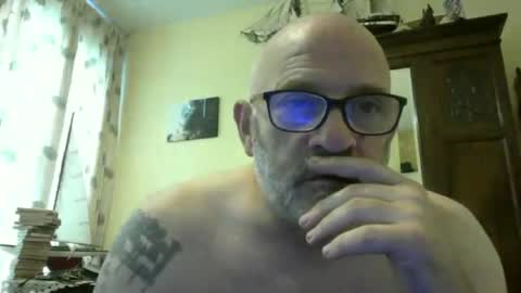 Snapshot of f1zzeek chatting on 06/18/26, 03:27 f1zzeek online show from 06/18/26, 03:27