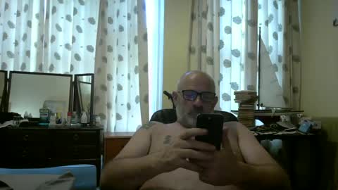 Snapshot of f1zzeek chatting on 06/26/26, 06:45 f1zzeek online show from 06/26/26, 06:45