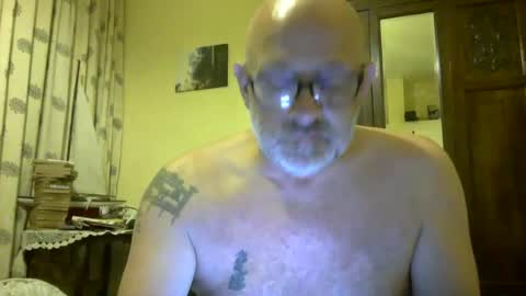 Snapshot of f1zzeek chatting on 07/13/26, 09:39 f1zzeek online show from 07/13/26, 09:39