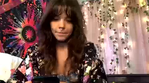 Snapshot of faerienugs chatting on 10/11/25, 08:51 Faerie 3 online show from 10/11/25, 08:51
