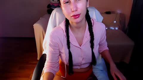 Snapshot of fairy_elli_hot chatting on 12/13/24, 01:44 Elli online show from 12/13/24, 01:44