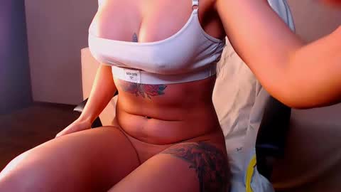 Snapshot of fairy_elli_hot chatting on 02/25/25, 08:30 Elli online show from 02/25/25, 08:30
