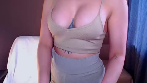Snapshot of fairy_elli_hot chatting on 09/19/25, 01:45 Elli online show from 09/19/25, 01:45