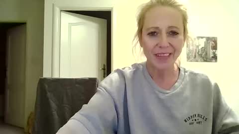 Snapshot of fairy_nightmare chatting on 11/18/25, 02:54 Fairy NightMary online show from 11/18/25, 02:54