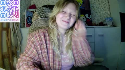 Snapshot of fairydreams_ chatting on 01/27/25, 01:30 Arisha online show from 01/27/25, 01:30