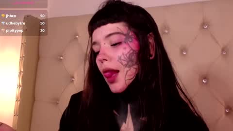 Snapshot of fairyflexxx chatting on 12/22/24, 04:06 Fairy online show from 12/22/24, 04:06