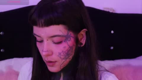 Snapshot of fairyflexxx chatting on 01/28/25, 08:36 Fairy online show from 01/28/25, 08:36