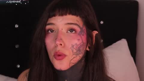 Snapshot of fairyflexxx chatting on 02/11/25, 02:57 Fairy online show from 02/11/25, 02:57