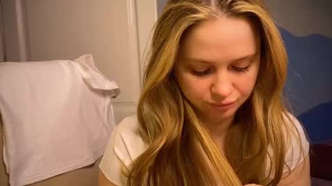 Ilona online show from 10/24/25, 10:44