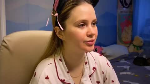 Ilona online show from 12/15/25, 07:23