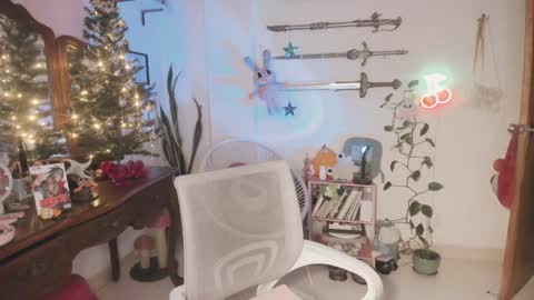 Snapshot of fairywhore chatting on 12/24/24, 04:22  Jackie Cosplayer  online show from 12/24/24, 04:22