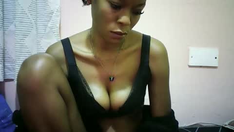 faizah_ online show from 05/01/26, 02:32