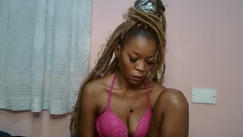 faizah_ online show from 05/15/26, 11:23