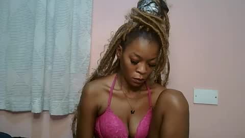 faizah_ online show from 05/16/26, 12:40