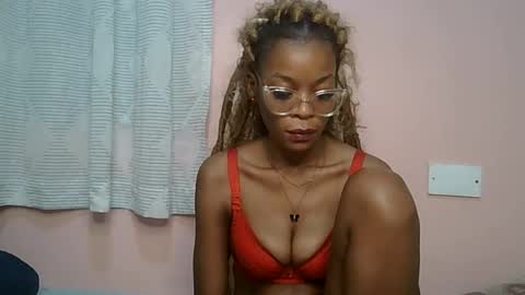faizah_ online show from 05/16/26, 10:41