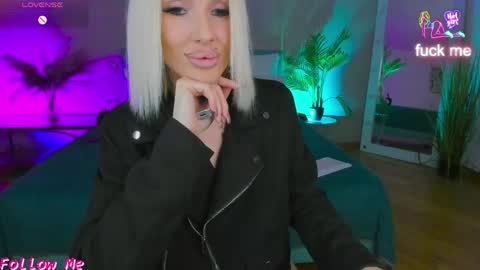 Snapshot of fallen1_angel chatting on 05/11/26, 11:02 Lana online show from 05/11/26, 11:02