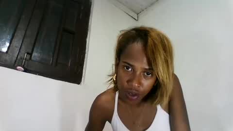Snapshot of fallinah01 chatting on 07/19/26, 10:57 fallinah01 online show from 07/19/26, 10:57