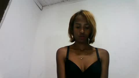 Snapshot of fallinah01 chatting on 07/25/26, 04:26 fallinah01 online show from 07/25/26, 04:26