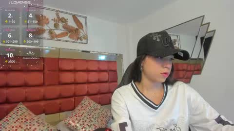 Snapshot of faloonroussel chatting on 07/17/26, 06:35 Faloon online show from 07/17/26, 06:35