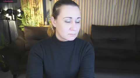 famousemuse online show from 03/24/26, 02:00