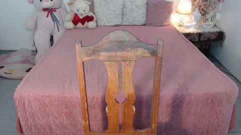 Layla online show from 01/15/26, 10:02