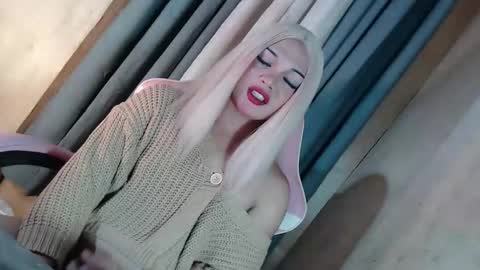 DANIELLA - DONT FORGET TO GIVE ME A THUMBSU UP online show from 02/05/26, 12:04