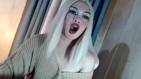 Snapshot of fantasticcock69_daniella chatting on 05/11/26, 10:21 DANIELLA - DONT FORGET TO GIVE ME A THUMBSU UP online show from 05/11/26, 10:21