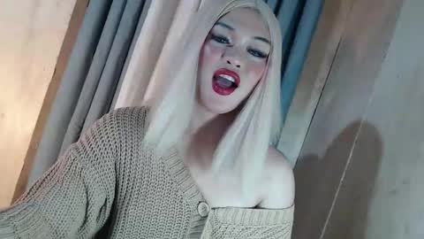 Snapshot of fantasticcock69_daniella chatting on 05/13/26, 07:28 DANIELLA - DONT FORGET TO GIVE ME A THUMBSU UP online show from 05/13/26, 07:28