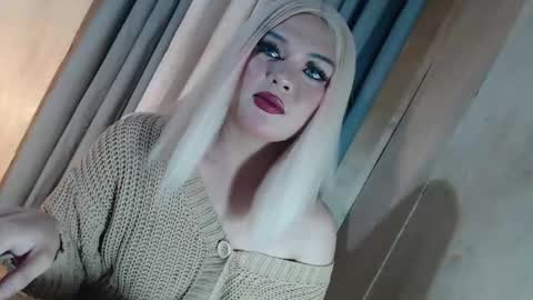 Snapshot of fantasticcock69_daniella chatting on 05/19/26, 09:54 DANIELLA - DONT FORGET TO GIVE ME A THUMBSU UP online show from 05/19/26, 09:54