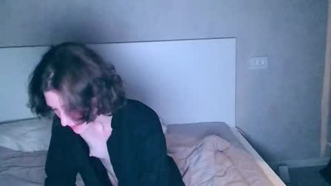 Kira online show from 09/28/25, 02:39