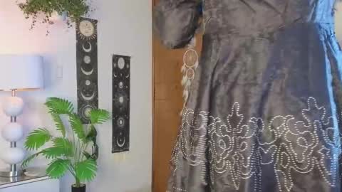 Farah online show from 12/04/25, 12:03