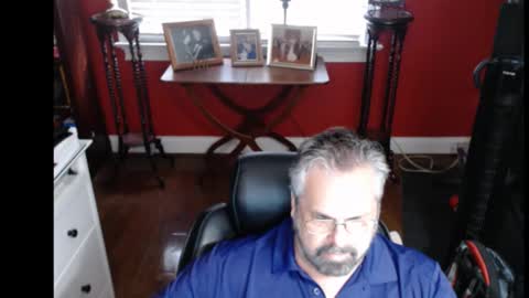 Snapshot of faranheit451 chatting on 11/13/25, 02:49 Mikie online show from 11/13/25, 02:49