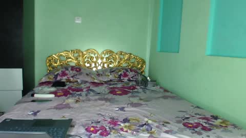 farfalina online show from 04/08/26, 02:11