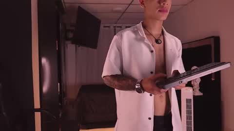 farid_jake_ online show from 10/05/25, 03:16