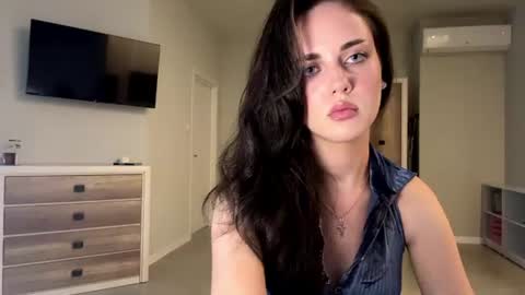 Snapshot of farrahburde chatting on 06/23/26, 03:10 Mia online show from 06/23/26, 03:10